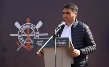 Intendente Lima visitó el Club Remeros Salto y recibió donación de 20 contenedores de residuos