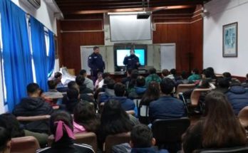 Policía comunitaria brindó un nuevo Taller de Convivencia y Seguridad Ciudadana Policía comunitaria brindó un nuevo Taller de Convivencia y Seguridad Ciudadana