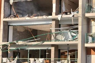 Importante explosión en un edificio frente a plaza Villa Biarritz; hay personas lesionadas