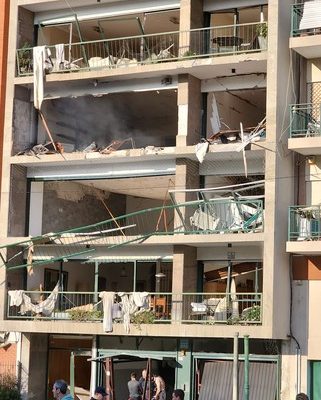 Importante explosión en un edificio frente a plaza Villa Biarritz; hay personas lesionadas Importante explosión en un edificio frente a plaza Villa Biarritz; hay personas lesionadas
