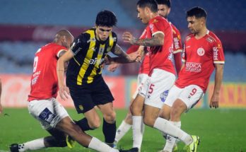 Intermedio: Peñarol derrotó 2-0 a Rentistas en el Estadio Centenario y sumó para la Anual