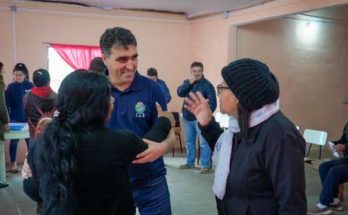 Andrés Lima entregó la documentación a 90 familias que las acredita como dueñas de su vivienda