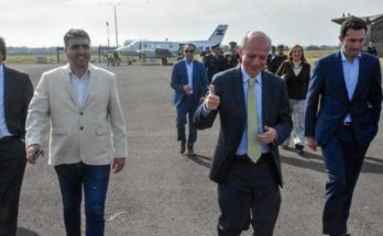 Intendente Lima recibió al ministro Javier García quien arribó al Aeropuerto Internacional de Salto