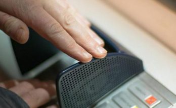 Le depositaron por error el sueldo de 27 años. Dijo que lo devolvería, pero nunca regresó