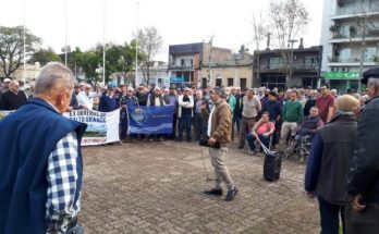 Los ex obreros de Salto Grande convocan a una asamblea para este sábado en Plaza Artigas