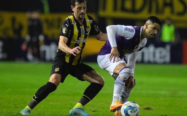 Clausura: Fénix venció agónicamente 1-0 a Peñarol en el Campeón del Siglo