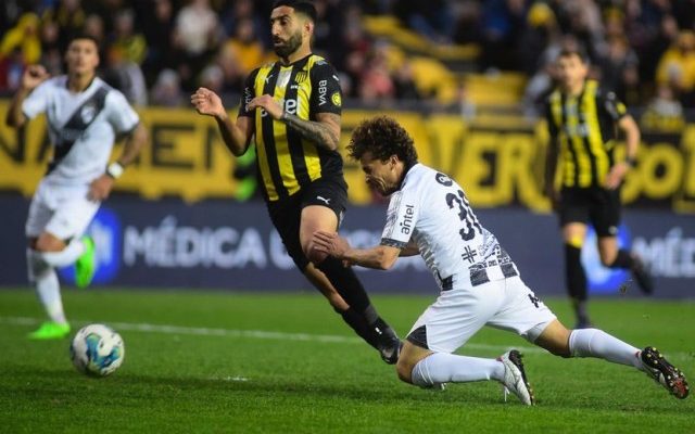 Clausura: Peñarol empató 1-1 con Danubio en el Campeón del Siglo y sigue perdiendo pie