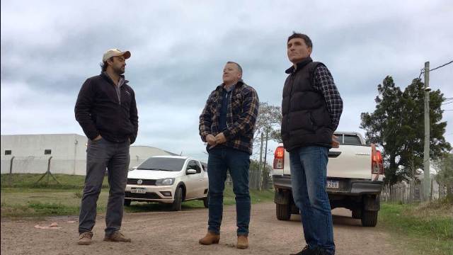 Director de Descentralización y diputado Lima visitaron obras de caminería en los municipios de Mataojo y Valentín Director de Descentralización y diputado Lima visitaron obras de caminería en los municipios de Mataojo y Valentín