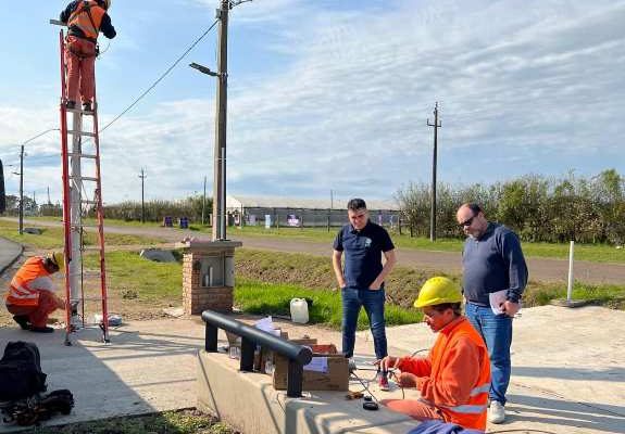 Andrés Lima recorrió la nueva ciclovía donde se instalan luminarias Led