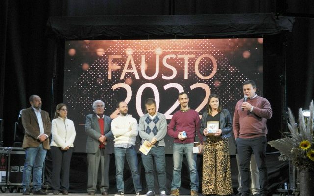 Dr. Rodney Colina recibió el reconocimiento “Fausto 2022” que otorga la Asociación de Profesionales de la Comunicación de Salto