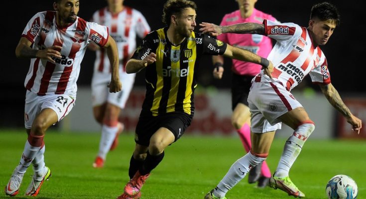 Clausura: Peñarol y River Plate empataron 1-1 en el Campeón del Siglo por la fecha 14