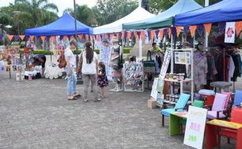 Feria emprendedora en la plaza Treinta y Tres