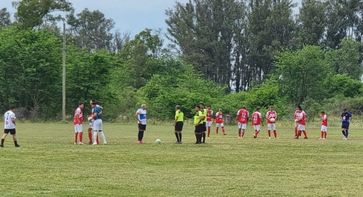 La Cafetera y La República juegan la final de la Liga de Fútbol Súper Senior