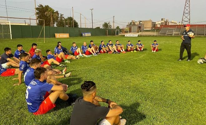 La Selección Salteña de Fútbol entrena en el Estadio Ernesto Dickinson