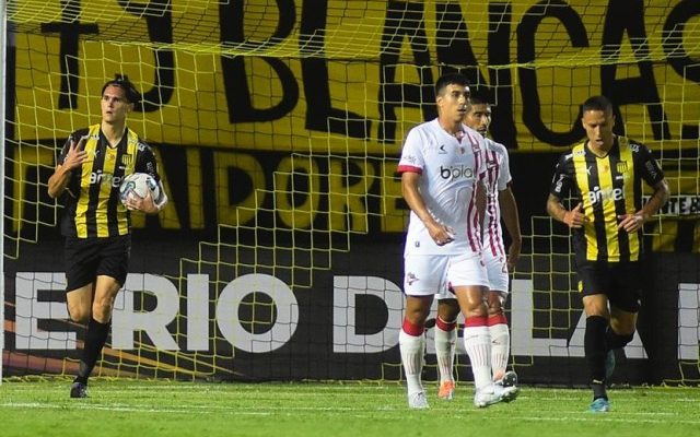 Amistoso: Peñarol, en remontada, venció 3-2 a Estudiantes de La Plata en el CDS Amistoso: Peñarol, en remontada, venció 3-2 a Estudiantes de La Plata en el CDS