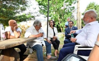 PIT-CNT le regaló mate, bombilla y dos libros a Lula en el encuentro en chacra de Mujica