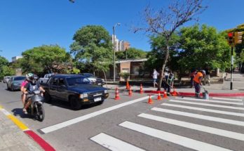 Empresa privada pintó por error una cebra en una esquina con semáforos, por encargo de UNASEV