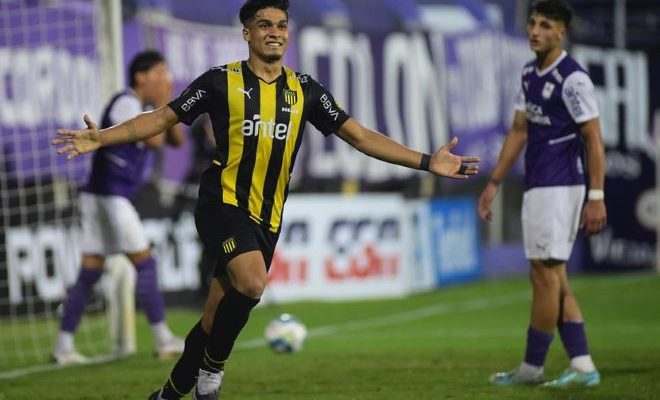 Apertura: Defensor Sporting y Peñarol empataron 2-2 en el estadio Luis Franzini