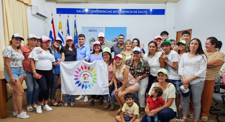 Intendente Lima entregó terreno a otra cooperativa de viviendas que comenzará la etapa de construcción