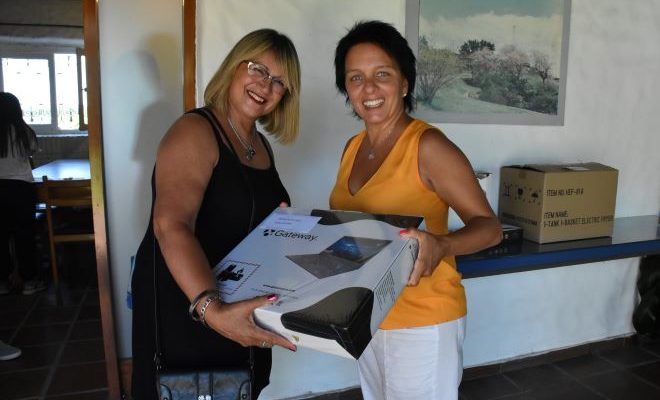 Soledad Marazzano destacó la entrega de herramientas y maquinaria de trabajo a emprendedores