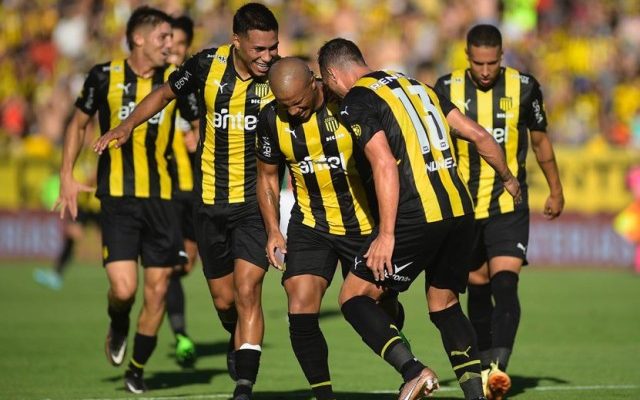 Apertura: Peñarol le ganó a Deportivo Maldonado 2-1 y sigue siendo el único líder