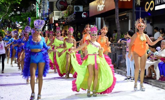 Intendente Andrés Lima invitó para el último desfile de Carnaval por calle Uruguay