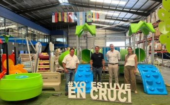 Gustavo Chiriff y técnicos de la Intendencia visitaron la empresa Crucijuegos en Rosario, Argentina
