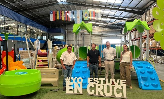 Gustavo Chiriff y técnicos de la Intendencia visitaron la empresa Crucijuegos en Rosario, Argentina