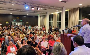 A sala desbordada el Senador Germán Coutinho inició el camino para volver a ser el Intendente de Salto