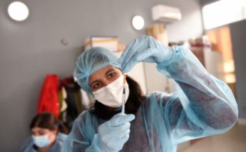 Dosis de refuerzo de covid se puede aplicar junto a la vacuna antigripal