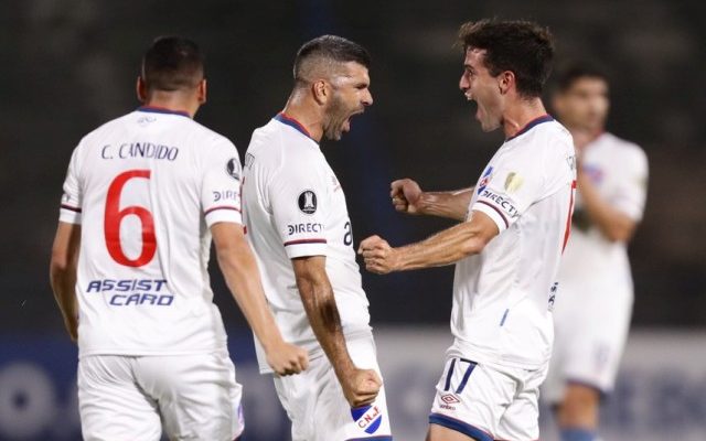 Libertadores: Nacional, con pocas ideas, venció 2-1 a un débil Metropolitanos en Caracas