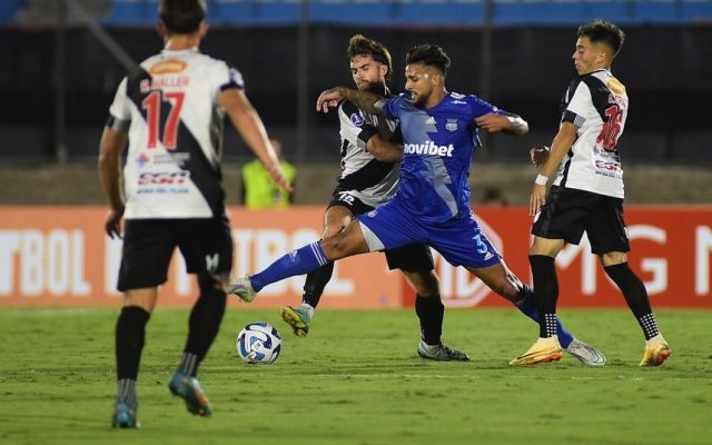 Sudamericana: Danubio, con mucha autoridad, derrotó 2-0 a Emelec en el Centenario