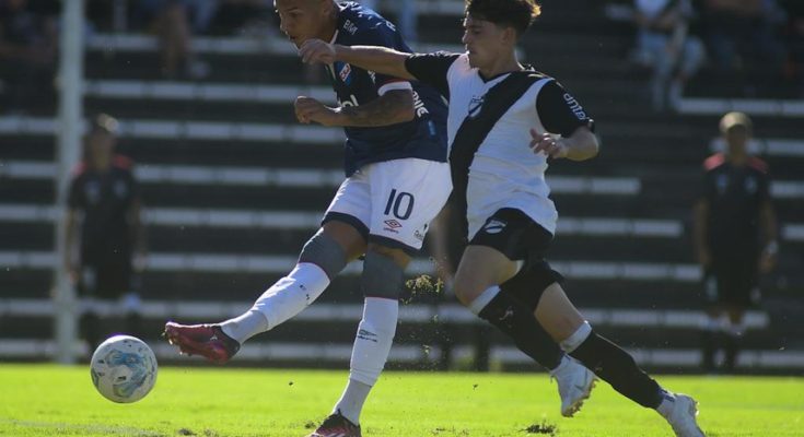 Apertura: Danubio y Nacional empataron 0-0 en Jardines del Hipódromo. No le sirvió a nadie