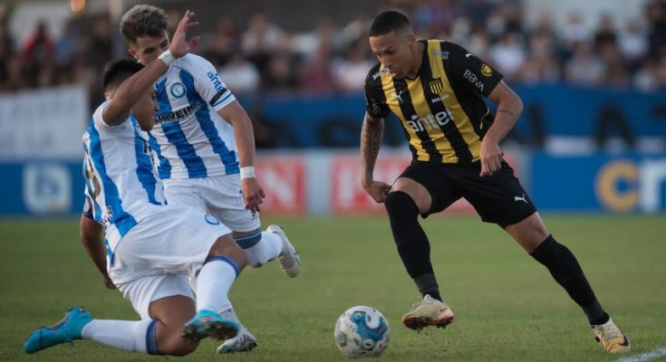 Apertura: Peñarol empató sin goles en su visita a Cerro Largo y mantuvo la punta