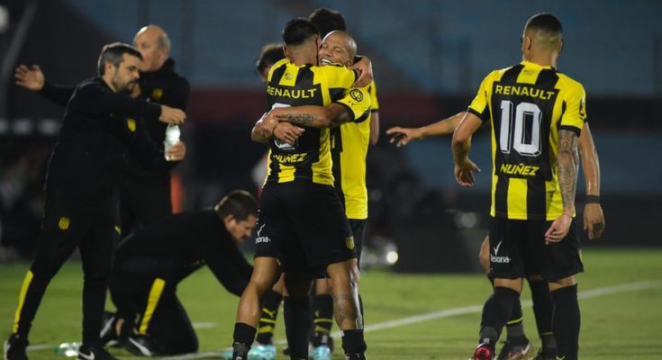 Apertura: Peñarol le ganó a Plaza Colonia 2-1 en el Centenario y se encamina al título