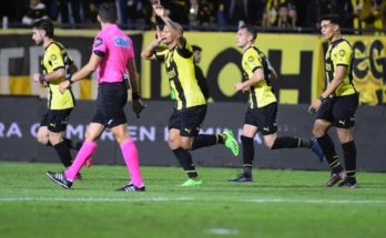 Apertura: Peñarol, con autoridad, derrotó 2-0 a Fénix en el Campeón del Siglo y espera