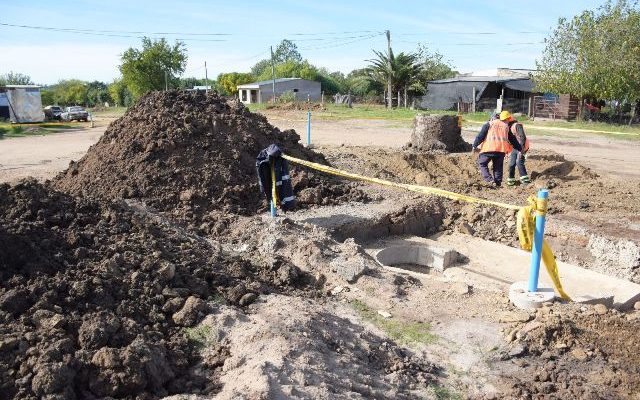 Intendente Lima visitó las obras en la avenida Rafaela Villagrán de barrio Artigas