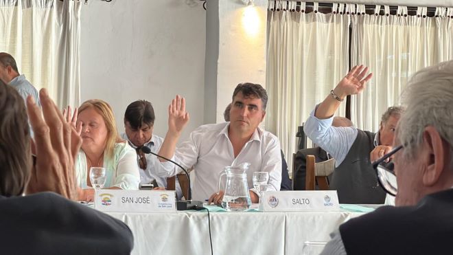 Intendente Lima reiteró pedido de mayor descuento de IMESI para las naftas en frontera con Argentina Intendente Lima reiteró pedido de mayor descuento de IMESI para las naftas en frontera con Argentina