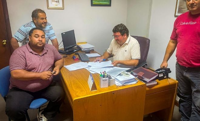 Andrés Lima y Gustavo Chiriff firmaron comodato con la Cooperativa de Pescadores Artesanales