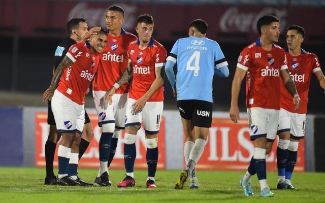 Apertura: Nacional goleó a City Torque 4-0 en el Centenario y se puso a cinco en la Anual