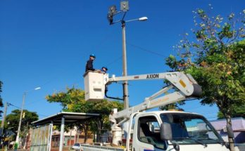 Intendente Lima participó en la presentación de la nueva luminaria en plazoleta Benito de Paula