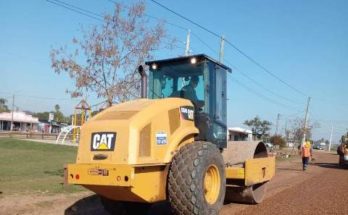 El intendente Lima destacó la colocación de nuevo bitumen en las calles del barrio Uruguay