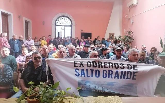 Convocan a una nueva asamblea pública de los ex obreros de Salto Grande