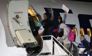 115 migrantes venezolanos regresaron a su país en un vuelo desde Chile en medio de la crisis migratoria en la frontera con Perú