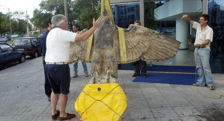 Lacalle Pou canceló la propuesta de convertir el águila del Graf Spee