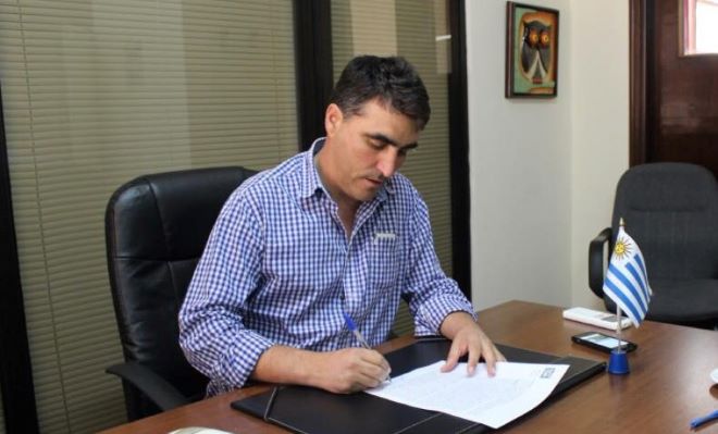 Intendente Lima ofrece agua del departamento para enfrentar la crisis hídrica en el área metropolitana Intendente Lima ofrece agua del departamento para enfrentar la crisis hídrica en el área metropolitana