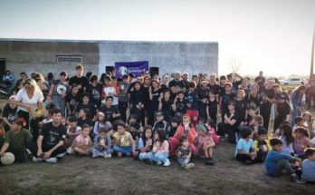 Exitosa actividad recreativa y deportiva reúne a más de 300 jóvenes en barrio Los Pinos