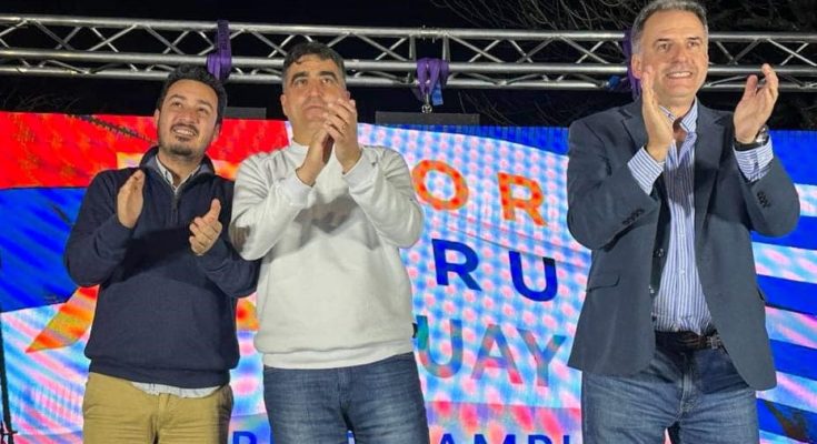 Gran acto frenteamplista en Salto con los intendentes Yamandú Orsi y Andrés Lima Gran acto frenteamplista en Salto con los intendentes Yamandú Orsi y Andrés Lima