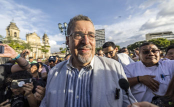 Bernardo Arévalo, nacido en Uruguay, fue elegido presidente de Guatemala