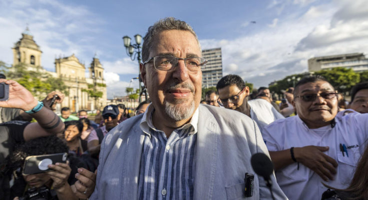 Bernardo Arévalo, nacido en Uruguay, fue elegido presidente de Guatemala